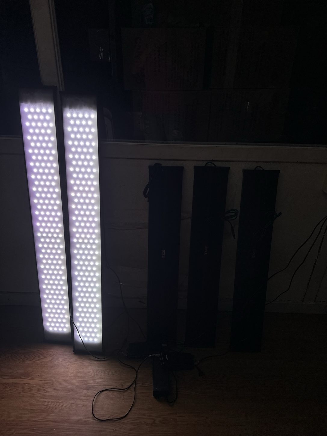 Bố trí các cụm LED trên mặt phát sáng của đèn